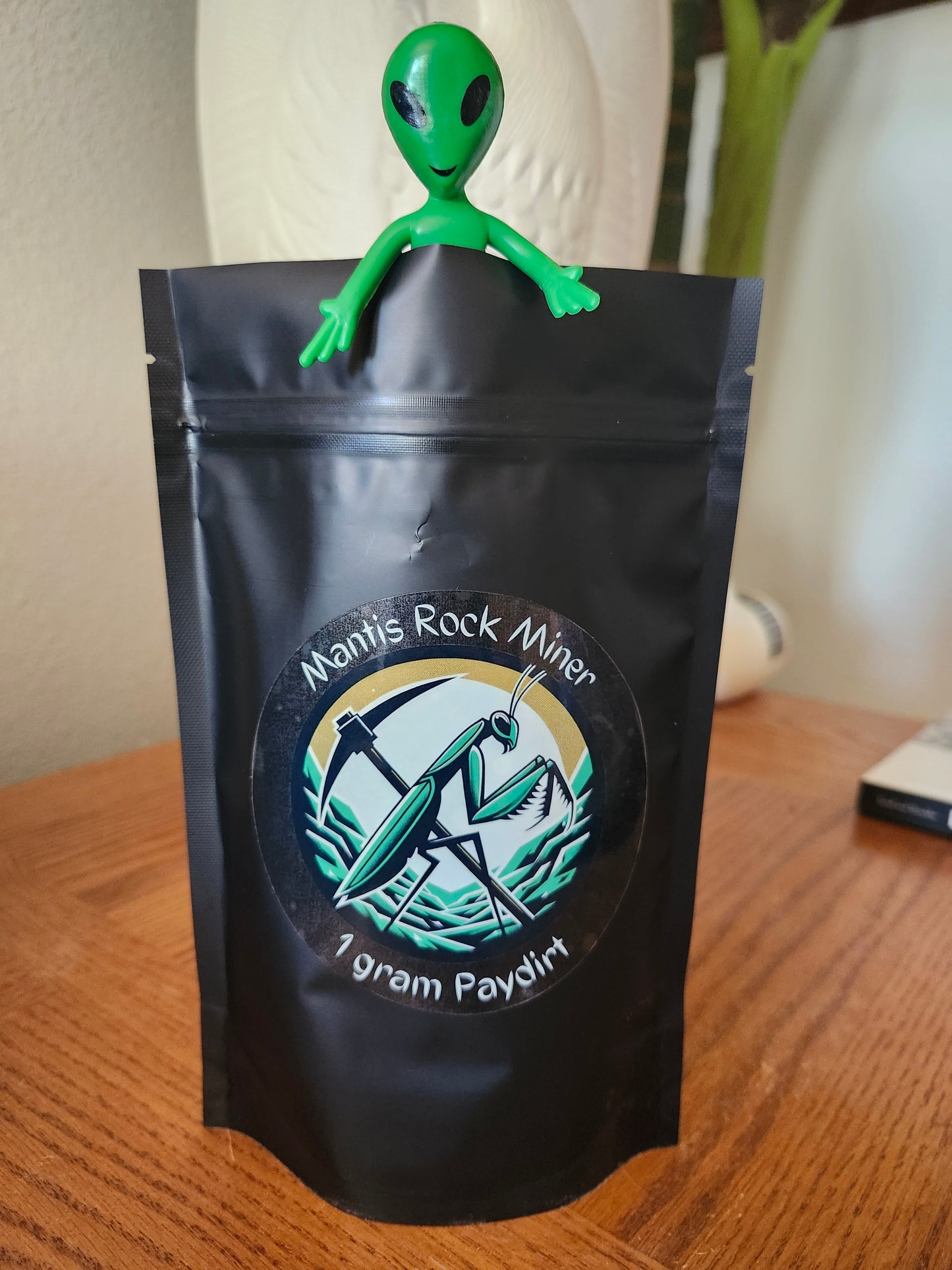 Mantis Rock Miner Paydirt - 1 gram